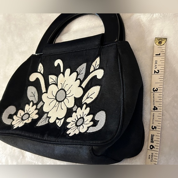 Vintage Black and White Small Floral Design Handbag - Picture 3 of 10